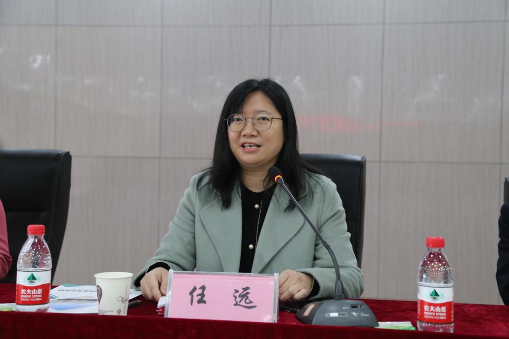 副校长张曼平