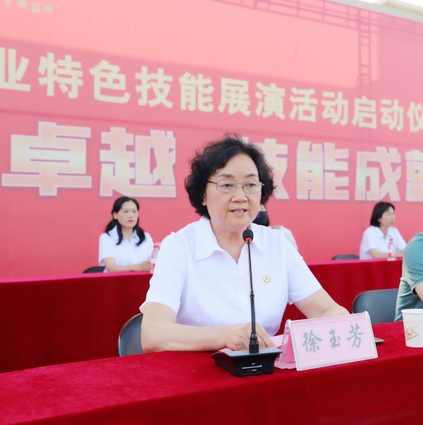 相关部门负责人和师生代表参加了启动仪